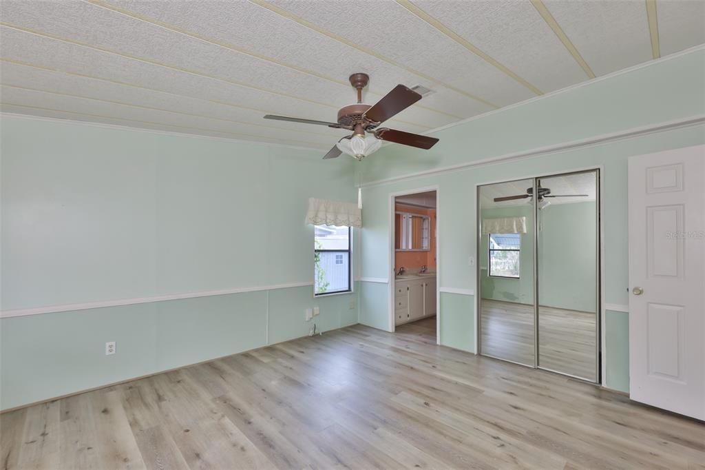 Active With Contract: $179,000 (3 beds, 2 baths, 1560 Square Feet)