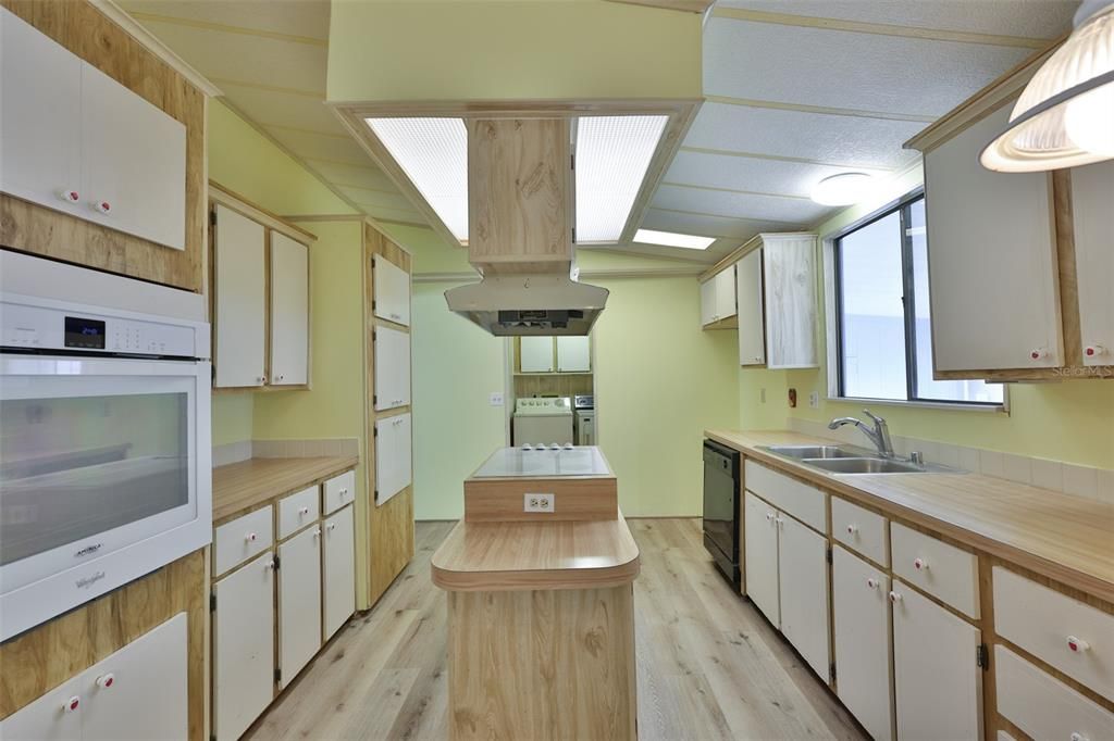 Active With Contract: $179,000 (3 beds, 2 baths, 1560 Square Feet)