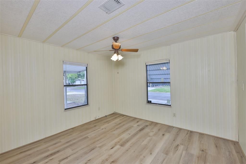 Active With Contract: $179,000 (3 beds, 2 baths, 1560 Square Feet)