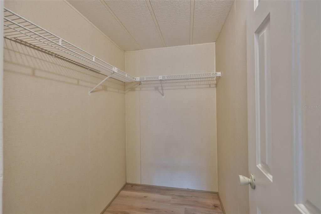 Active With Contract: $179,000 (3 beds, 2 baths, 1560 Square Feet)