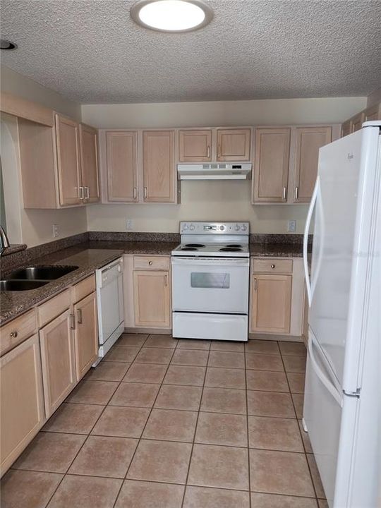 В аренду: $1,900 (2 спален, 2 ванн, 1494 Квадратных фут)