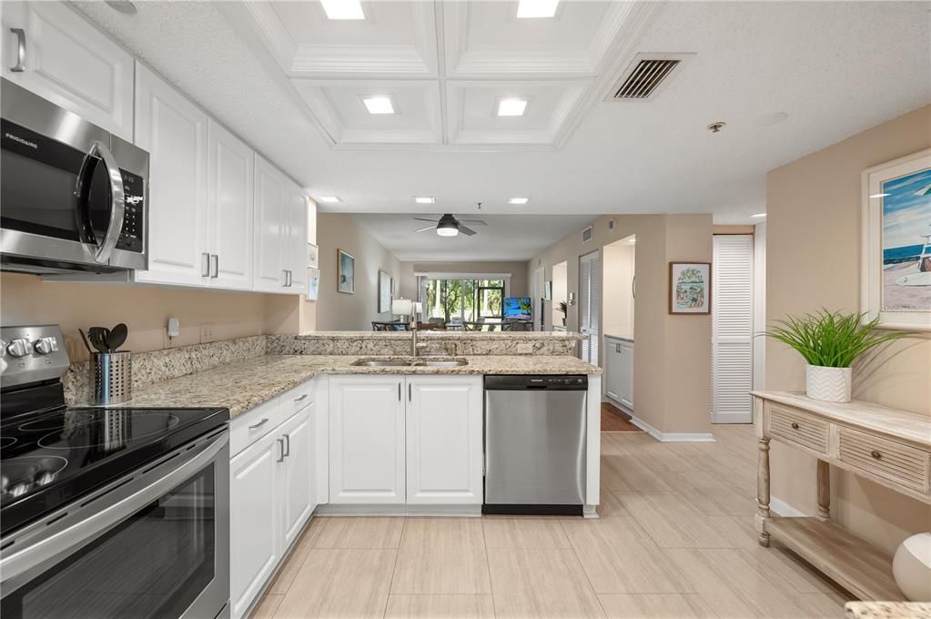 For Sale: $159,900 (2 beds, 2 baths, 978 Square Feet)