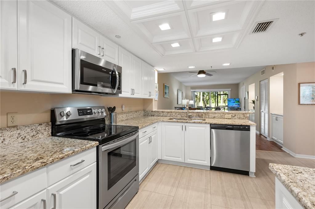 For Sale: $159,900 (2 beds, 2 baths, 978 Square Feet)