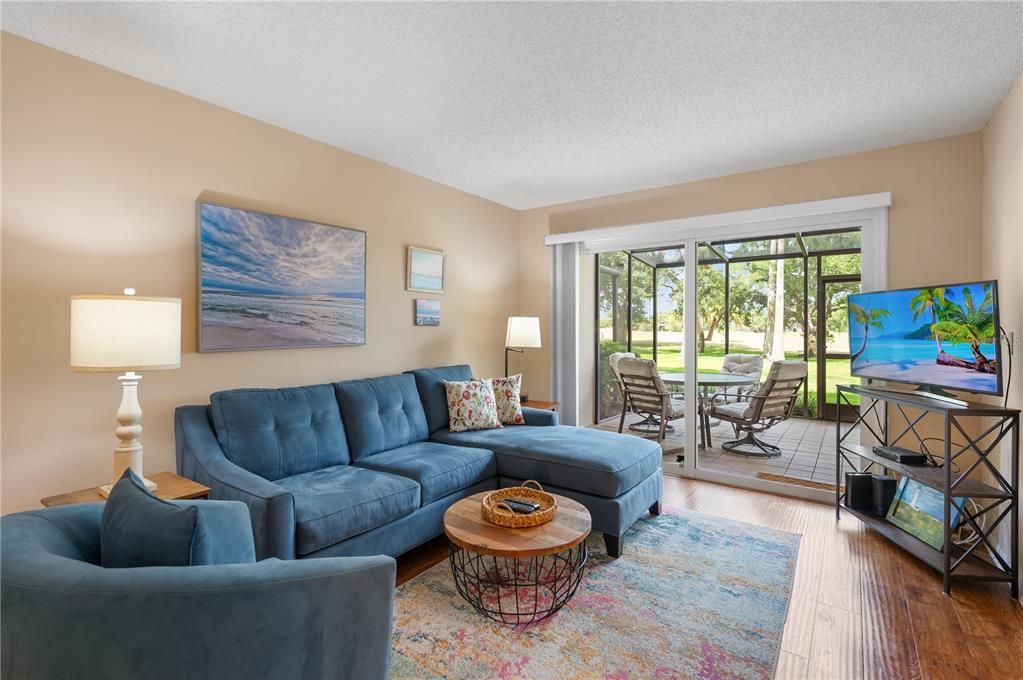 For Sale: $159,900 (2 beds, 2 baths, 978 Square Feet)