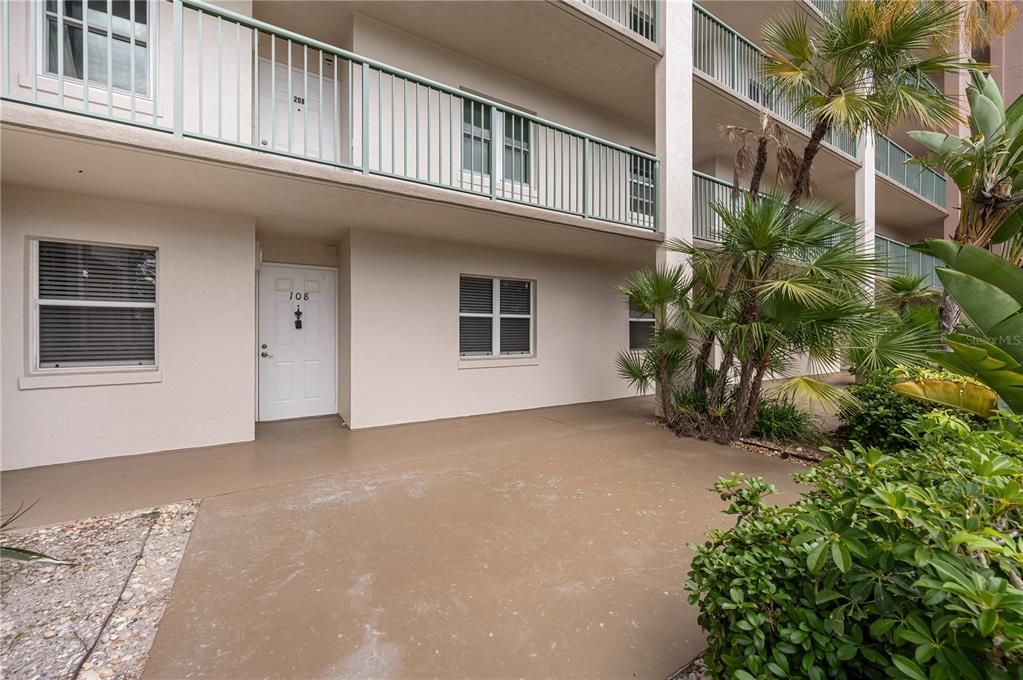 For Sale: $159,900 (2 beds, 2 baths, 978 Square Feet)