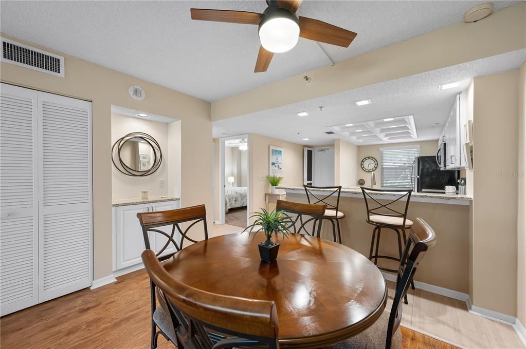 For Sale: $159,900 (2 beds, 2 baths, 978 Square Feet)