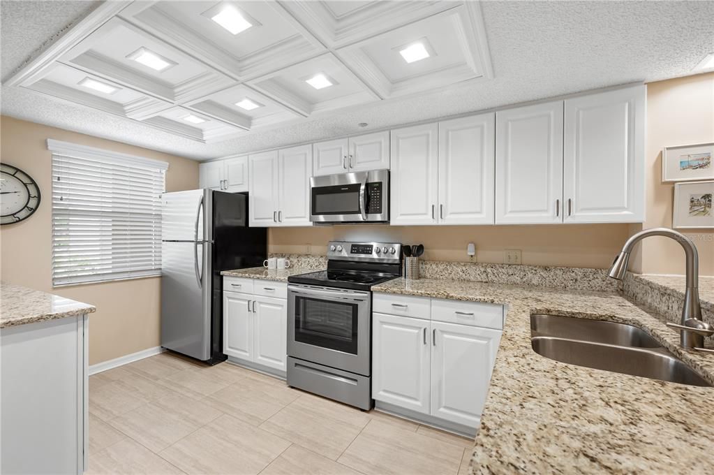 For Sale: $159,900 (2 beds, 2 baths, 978 Square Feet)