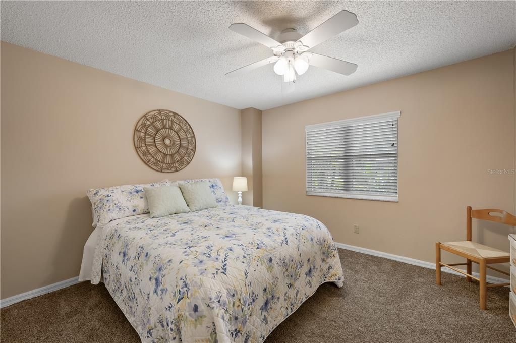 For Sale: $159,900 (2 beds, 2 baths, 978 Square Feet)