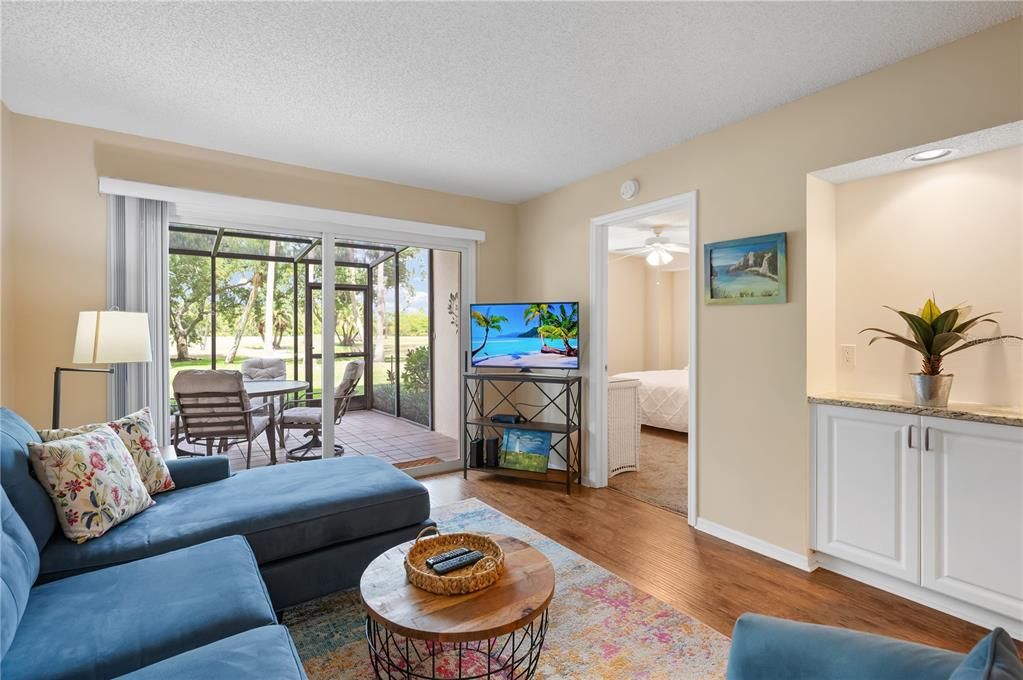 For Sale: $159,900 (2 beds, 2 baths, 978 Square Feet)