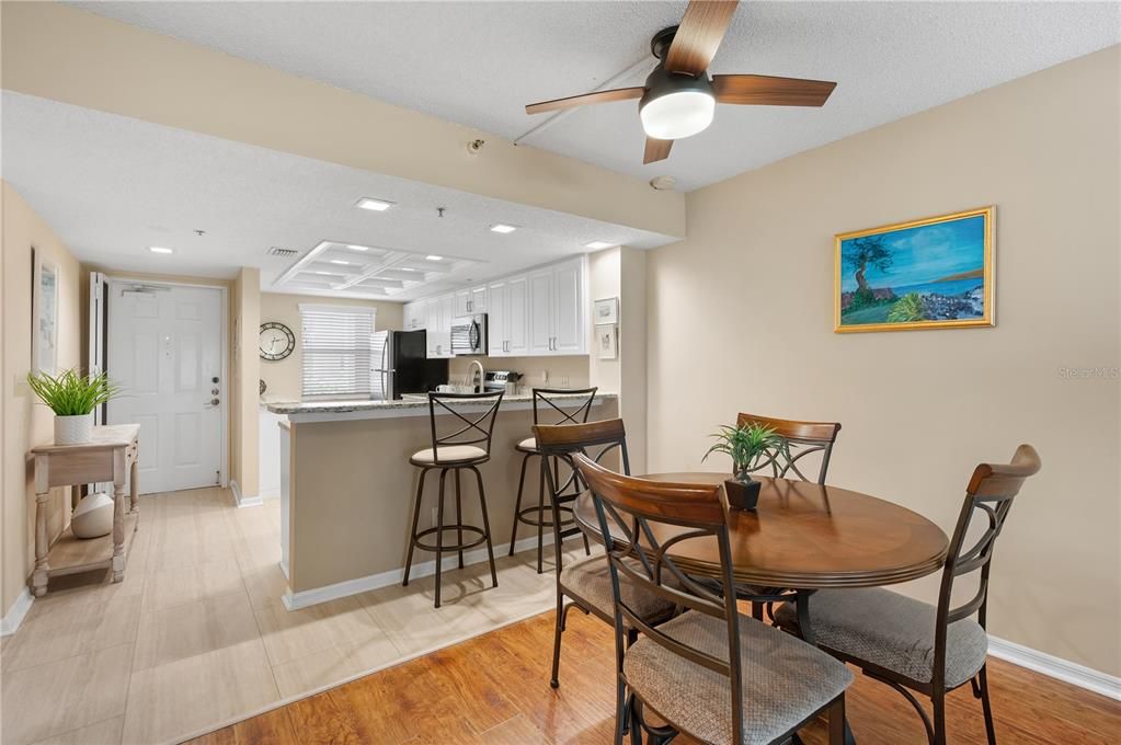 For Sale: $159,900 (2 beds, 2 baths, 978 Square Feet)