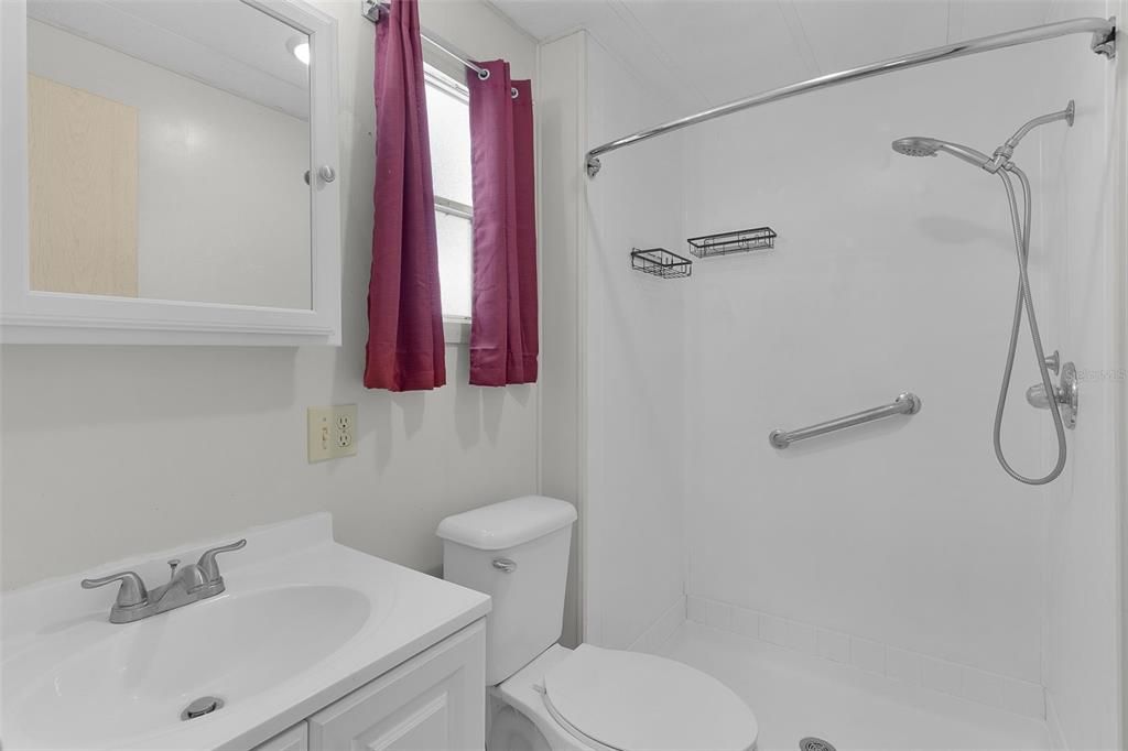 Activo con contrato: $115,000 (2 camas, 2 baños, 828 Pies cuadrados)