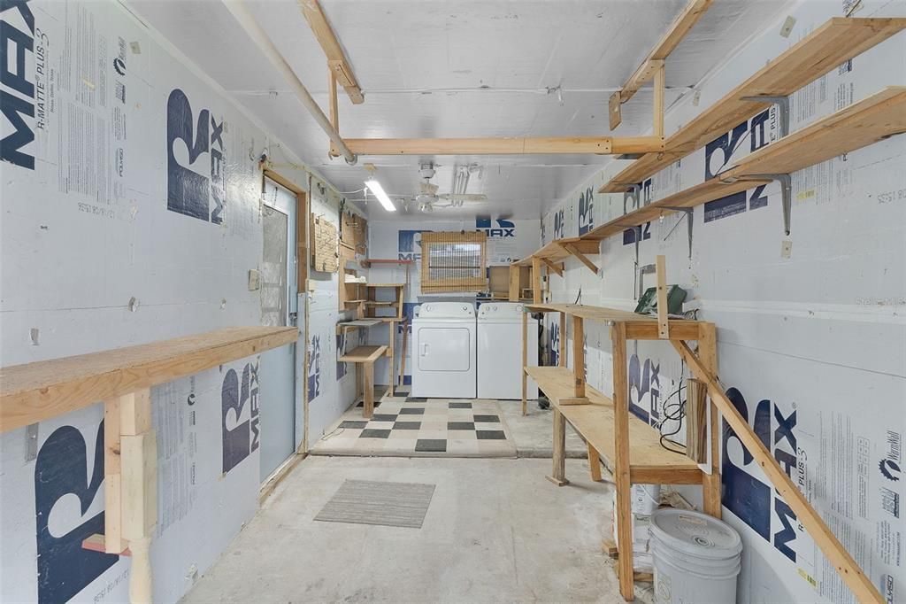 Activo con contrato: $115,000 (2 camas, 2 baños, 828 Pies cuadrados)