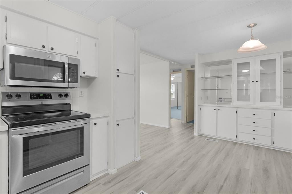 Activo con contrato: $115,000 (2 camas, 2 baños, 828 Pies cuadrados)