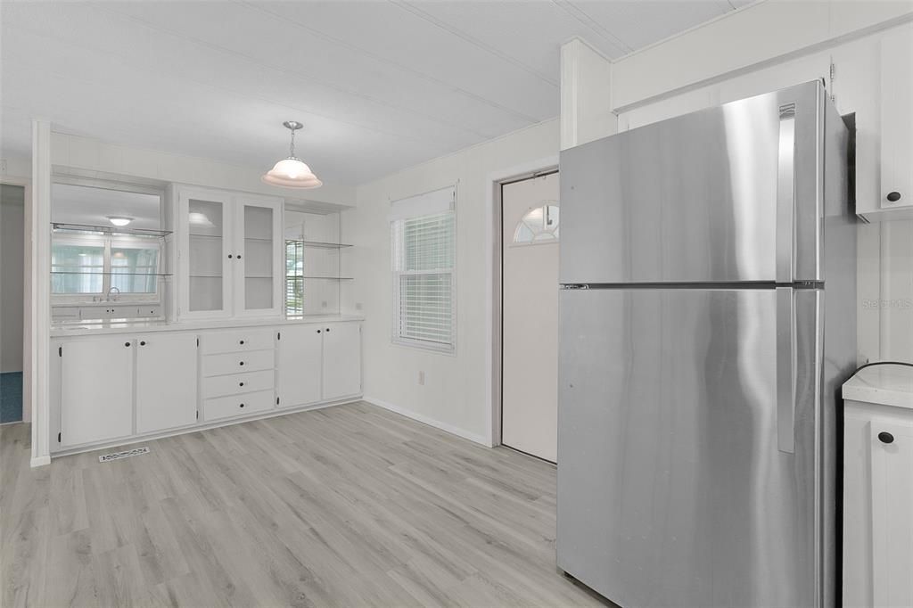 Activo con contrato: $115,000 (2 camas, 2 baños, 828 Pies cuadrados)