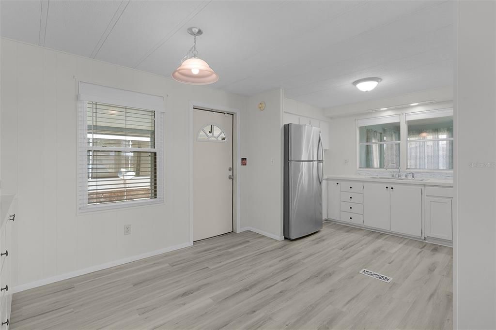 Activo con contrato: $115,000 (2 camas, 2 baños, 828 Pies cuadrados)