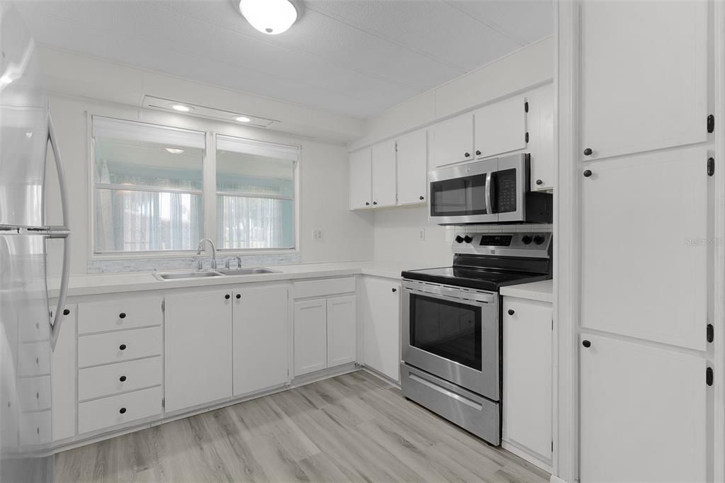 Activo con contrato: $115,000 (2 camas, 2 baños, 828 Pies cuadrados)