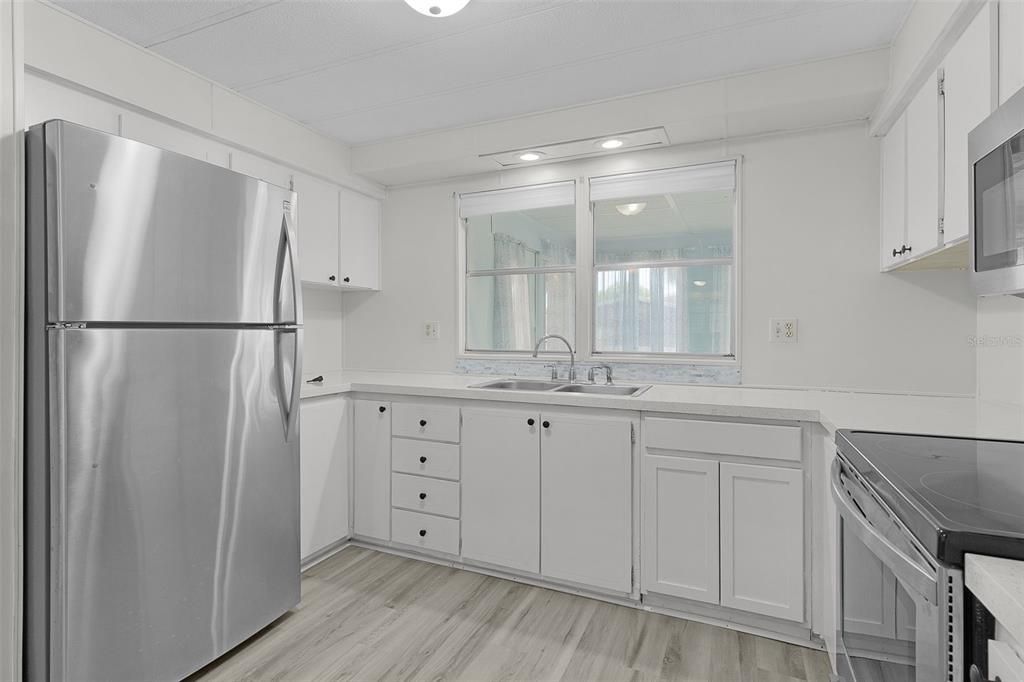 Activo con contrato: $115,000 (2 camas, 2 baños, 828 Pies cuadrados)