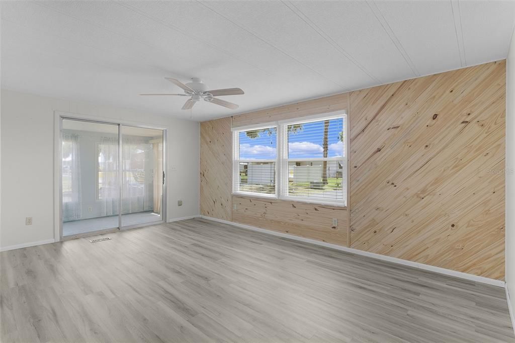 Activo con contrato: $115,000 (2 camas, 2 baños, 828 Pies cuadrados)