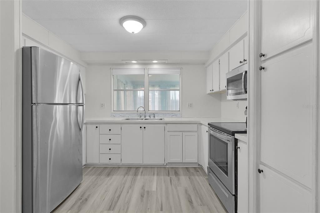 Activo con contrato: $115,000 (2 camas, 2 baños, 828 Pies cuadrados)