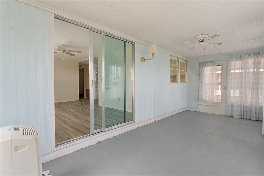 Activo con contrato: $115,000 (2 camas, 2 baños, 828 Pies cuadrados)