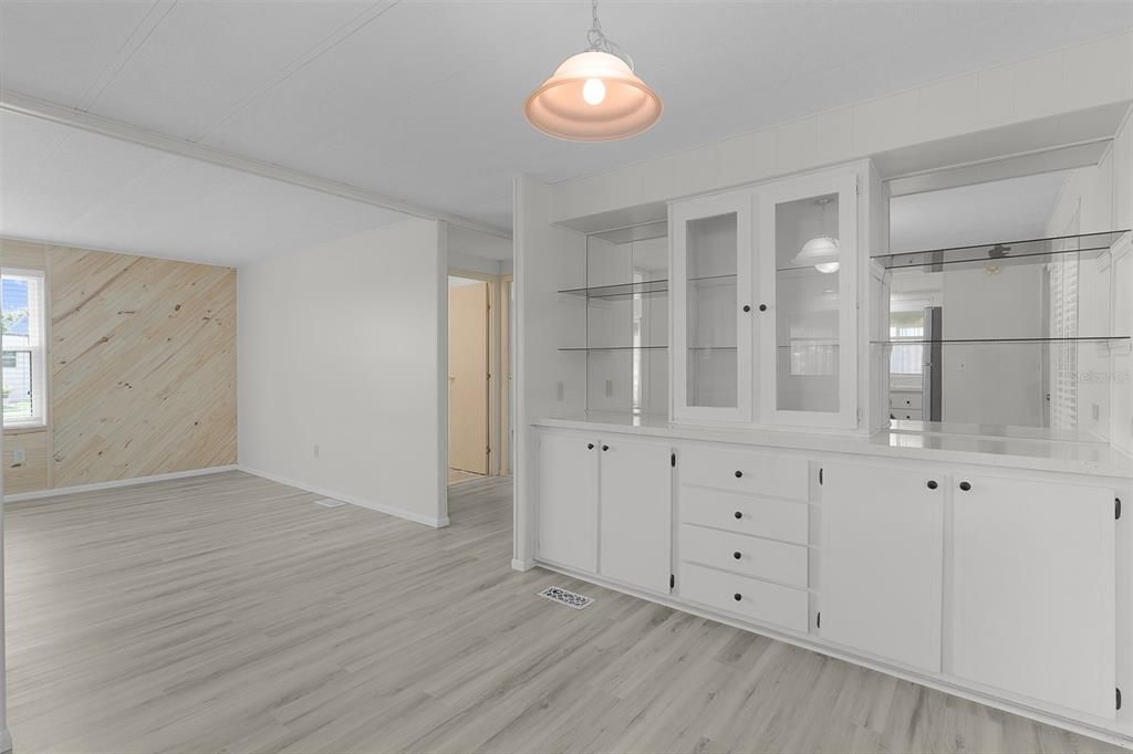 Activo con contrato: $115,000 (2 camas, 2 baños, 828 Pies cuadrados)