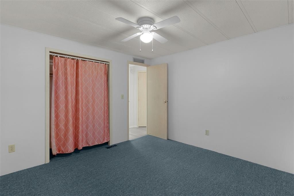 Activo con contrato: $115,000 (2 camas, 2 baños, 828 Pies cuadrados)