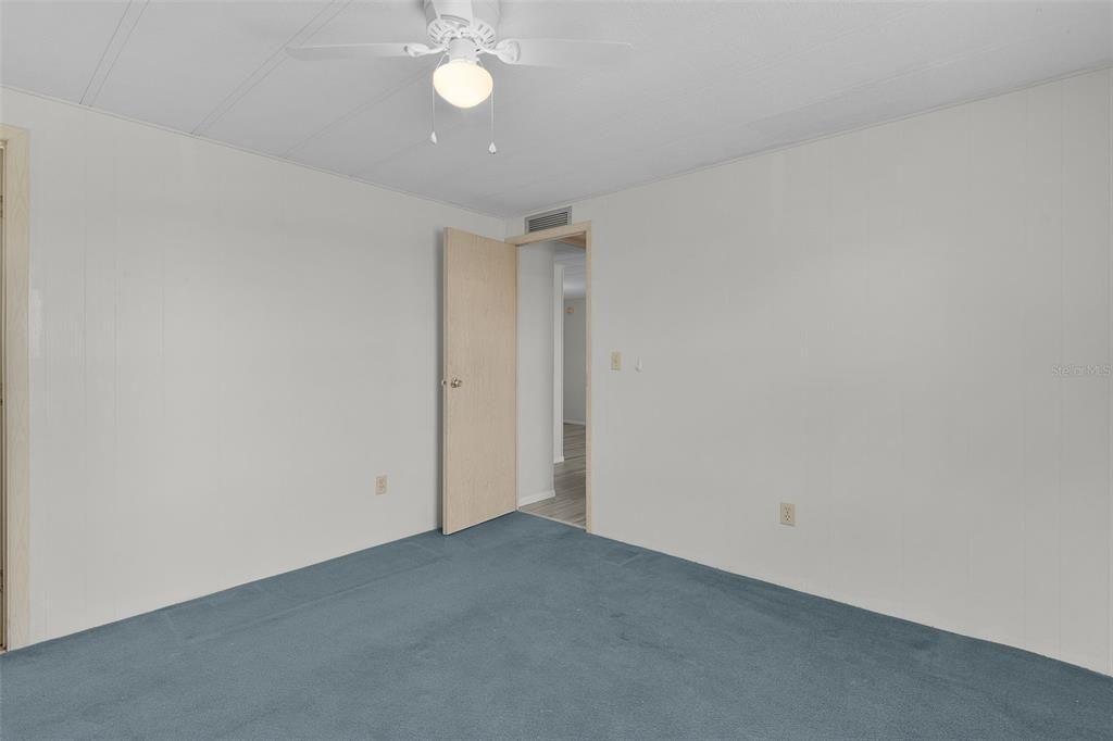 Activo con contrato: $115,000 (2 camas, 2 baños, 828 Pies cuadrados)