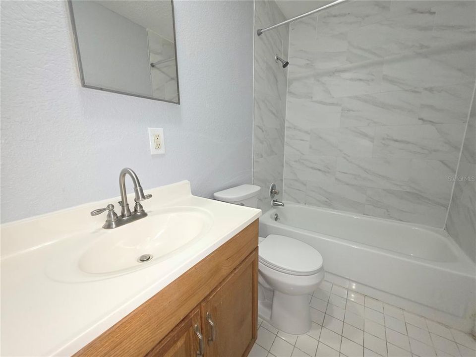 For Rent: $1,200 (3 beds, 2 baths, 960 Square Feet)