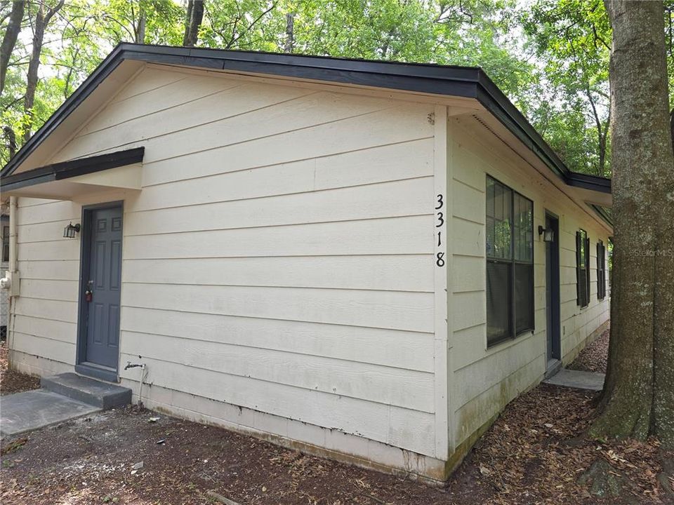 For Rent: $1,200 (3 beds, 2 baths, 960 Square Feet)