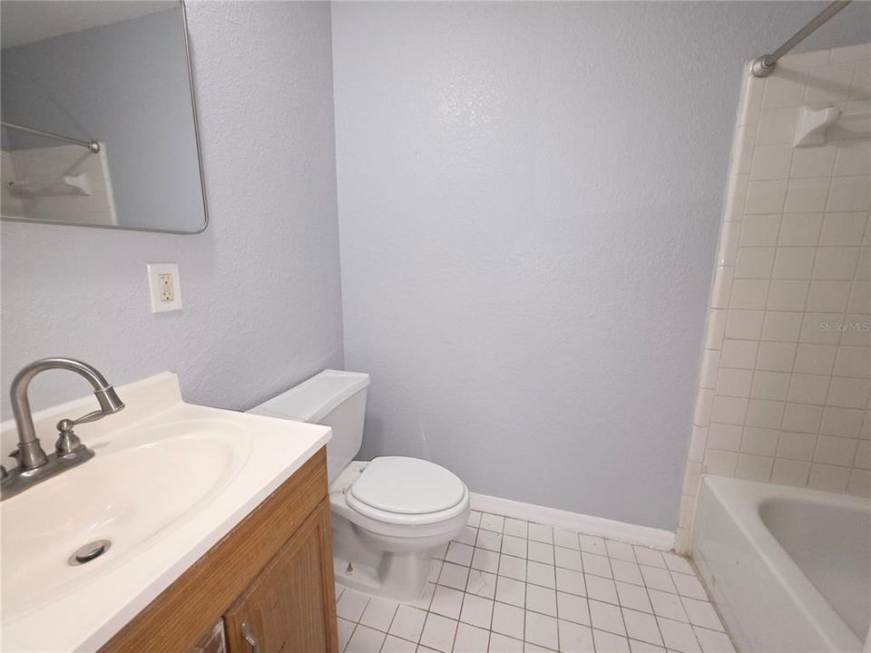 For Rent: $1,200 (3 beds, 2 baths, 960 Square Feet)