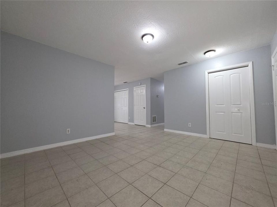 For Rent: $1,200 (3 beds, 2 baths, 960 Square Feet)