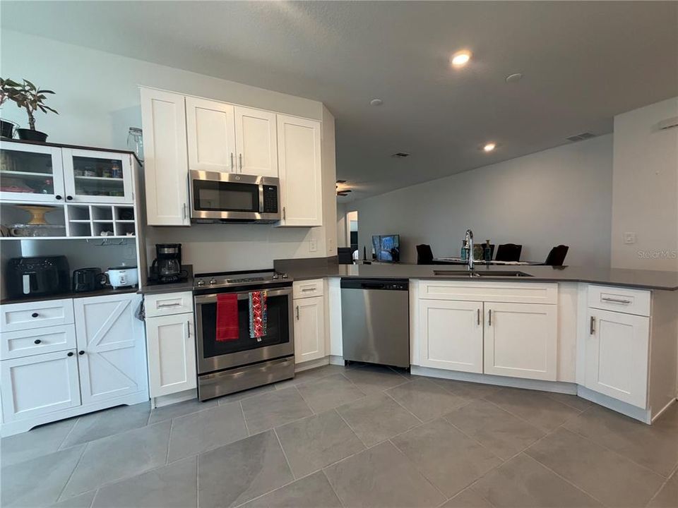 For Rent: $2,700 (4 beds, 3 baths, 2080 Square Feet)