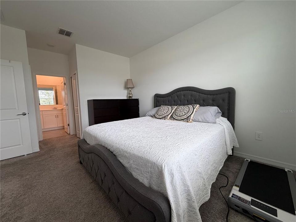 For Rent: $2,700 (4 beds, 3 baths, 2080 Square Feet)
