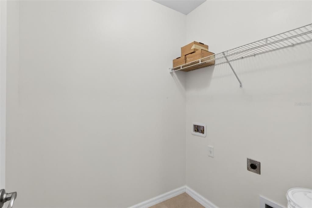 En Venta: $289,007 (4 camas, 2 baños, 1828 Pies cuadrados)