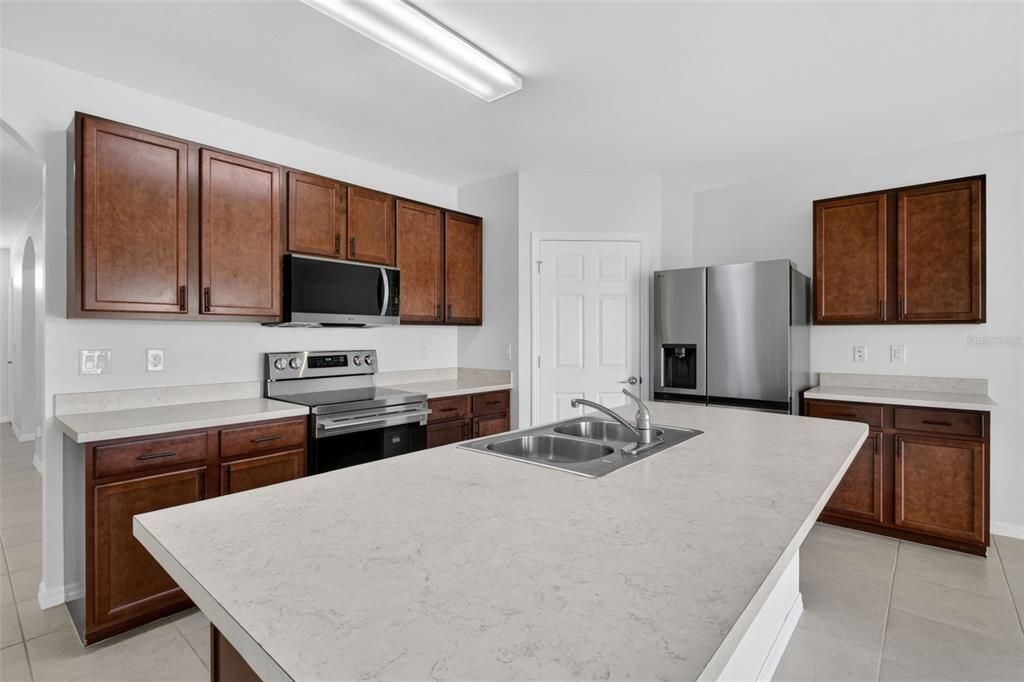 En Venta: $289,007 (4 camas, 2 baños, 1828 Pies cuadrados)