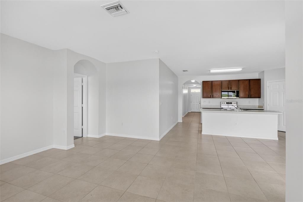 En Venta: $289,007 (4 camas, 2 baños, 1828 Pies cuadrados)