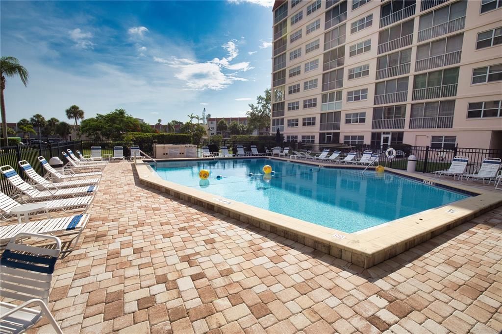 For Rent: $1,750 (2 beds, 2 baths, 900 Square Feet)