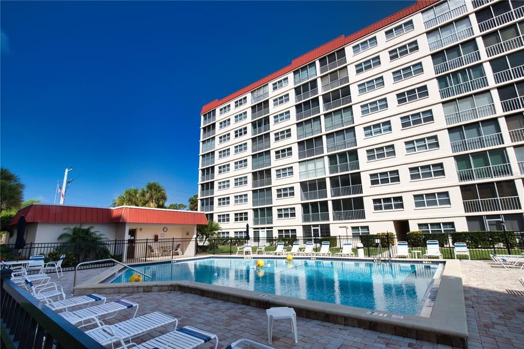 For Rent: $1,750 (2 beds, 2 baths, 900 Square Feet)