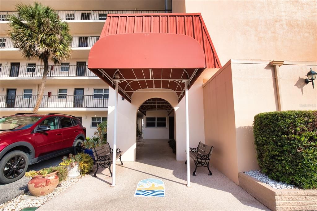 For Rent: $1,750 (2 beds, 2 baths, 900 Square Feet)