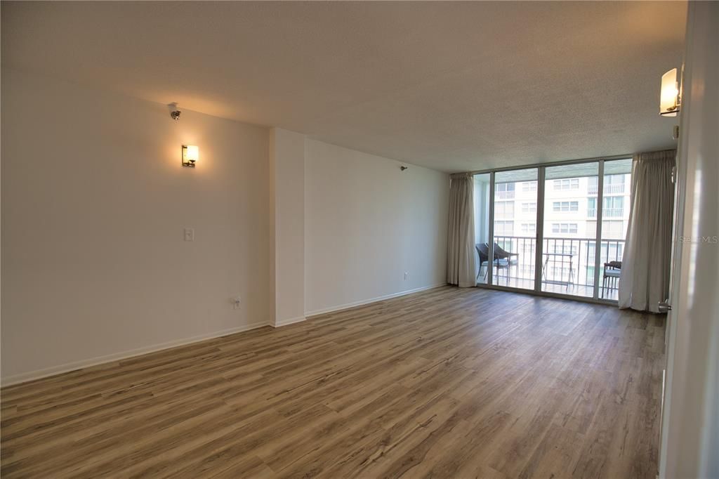 For Rent: $1,750 (2 beds, 2 baths, 900 Square Feet)