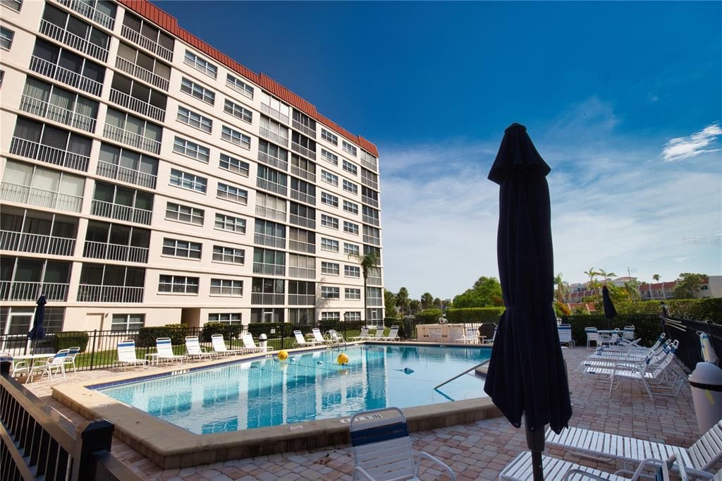 For Rent: $1,750 (2 beds, 2 baths, 900 Square Feet)