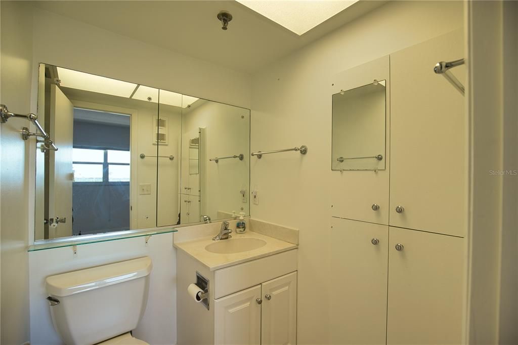 For Rent: $1,750 (2 beds, 2 baths, 900 Square Feet)