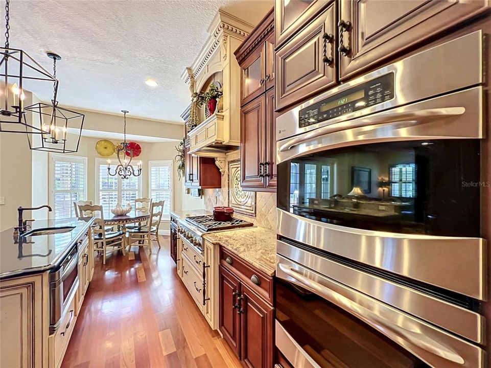 Activo con contrato: $824,000 (4 camas, 3 baños, 3040 Pies cuadrados)