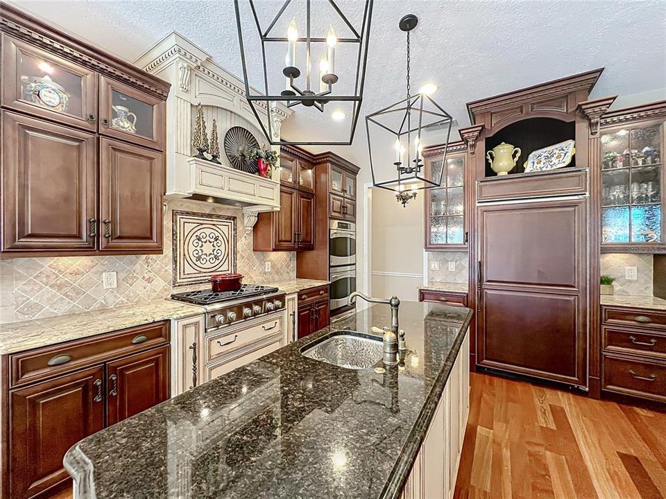 Activo con contrato: $824,000 (4 camas, 3 baños, 3040 Pies cuadrados)