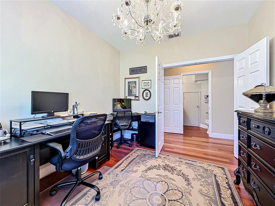 Activo con contrato: $824,000 (4 camas, 3 baños, 3040 Pies cuadrados)