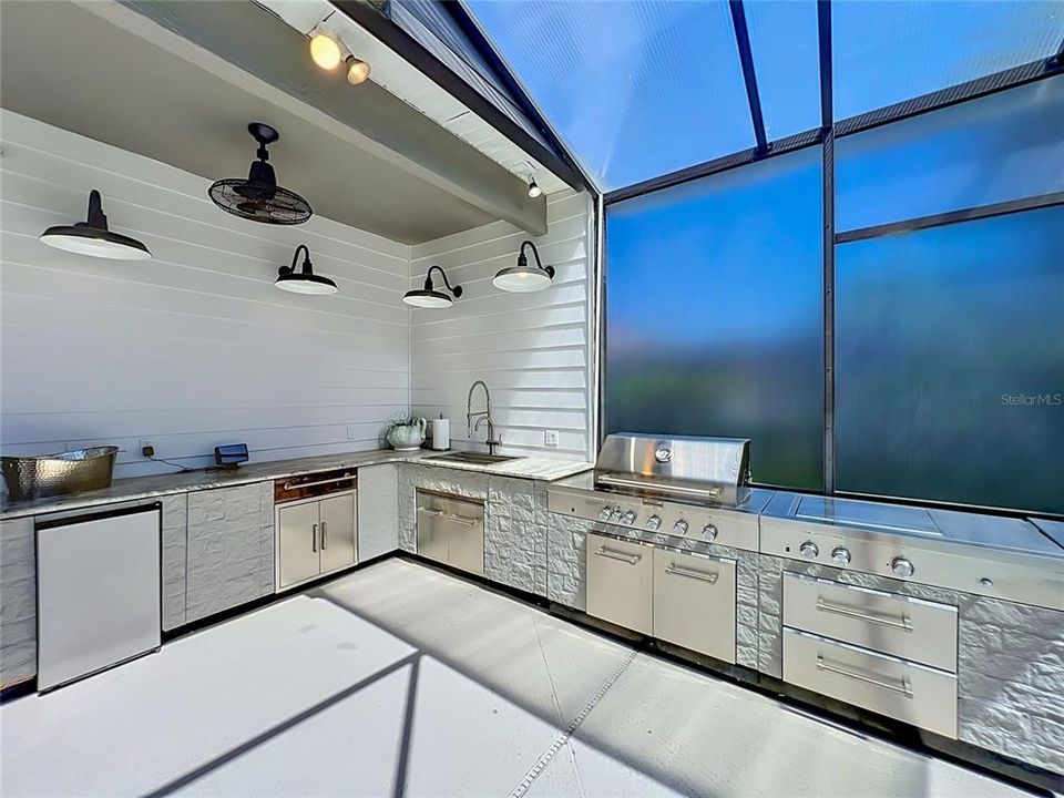 Activo con contrato: $824,000 (4 camas, 3 baños, 3040 Pies cuadrados)