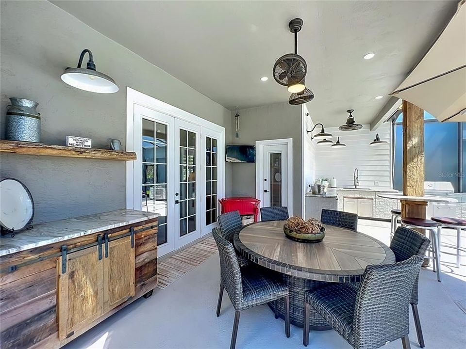Activo con contrato: $824,000 (4 camas, 3 baños, 3040 Pies cuadrados)