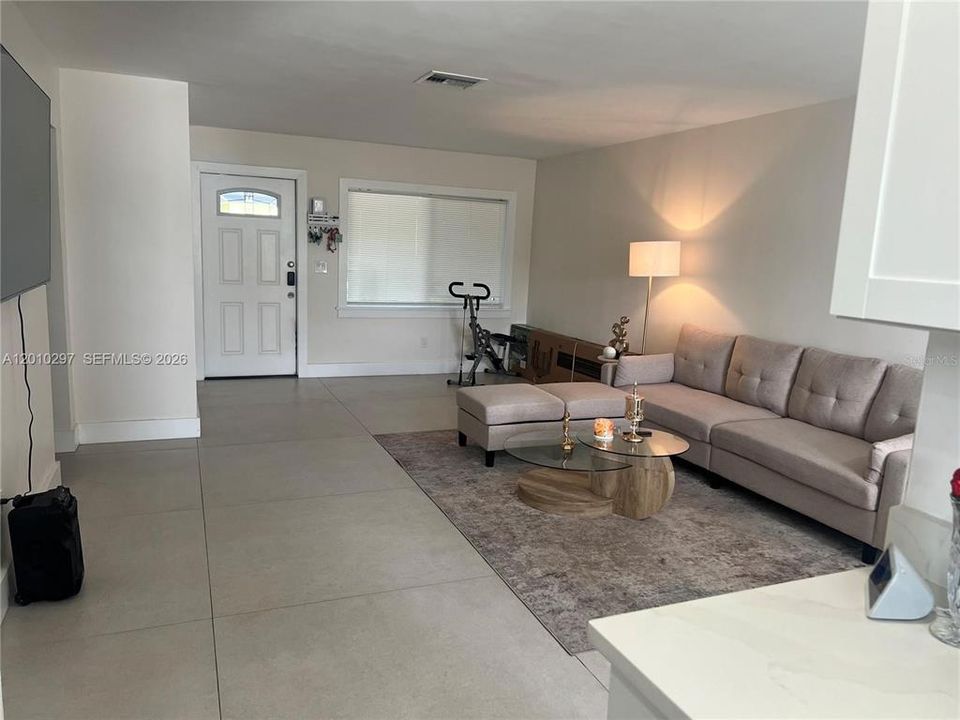 En Venta: $438,900 (3 camas, 2 baños, 1275 Pies cuadrados)