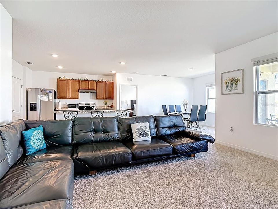 For Rent: $2,000 (3 beds, 2 baths, 1725 Square Feet)