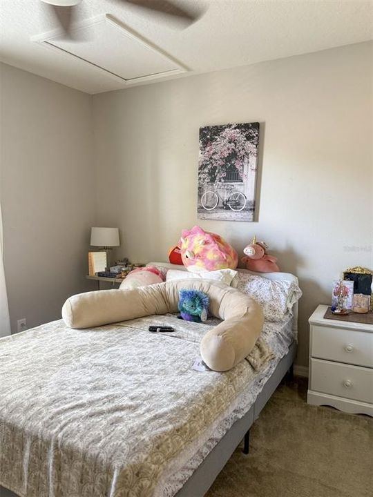 Activo con contrato: $285,000 (3 camas, 2 baños, 1768 Pies cuadrados)